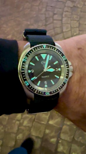 Omnes Videntes Hominem on Instagram: "I was cutting through an arcade and the sun was bursting through the windows and I checked the time and noticed the lume on my 1980 CWC RN Diver was sparked up. The lume on all my CWC watches are brilliant (literally) #cwc1980royalnavydiverreissue #natostrap #middleeast #vans #jacobcohenjeans"