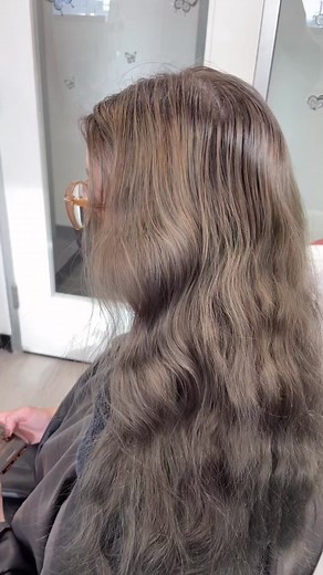 Embracing the Vampire Red Era: Achieve Stunning Beach Waves