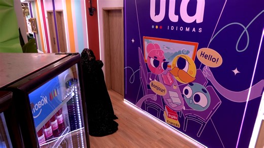 A pocos minutos de que se abran las puertas de La casa de los famosos Colombia 2026 🧙🏻‍♀️, la figura de una misteriosa mujer, se tomó los pasillos de la casa y generó intriga entre los participantes. 🏠 #Lacasadelosfamosos, #Lacasadelosfamososcol, #Lacasadelosfamososcolombia, #Lacasadelosfamososcol3. | Canal RCN