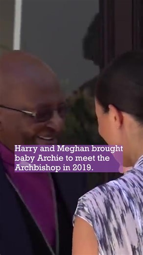 South Africa’s anti-apartheid hero, Desmond Tutu, has died aged 90. Harry and Meghan brought baby Archie to meet the archbishop in 2019 🥺 #desmondtutu #harryandmeghan #babyarchie #southafrica #royals #royalfamily #learnontiktok