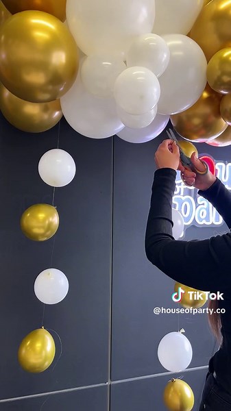 Make your celebrations float with our dreamy balloon clouds! They're the perfect whimsical touch for any party. Ready to drift into fun? ☁️ #balloontutorial #ballooncloud #howtoballoons #balloons