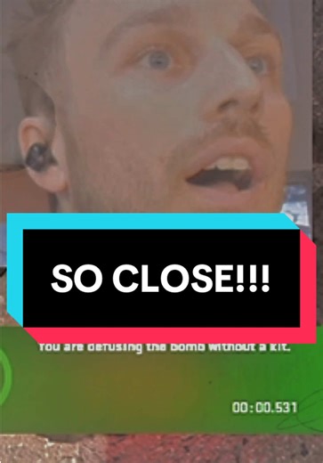 Noob(me) BARELY defuses the bomb in time… without knowing how to defuse a bomb… #cs #noob