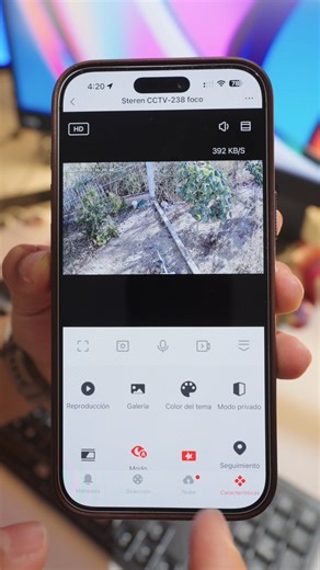 Monitorea cualquier espacio con control total desde tu celular. 📹📱 Seguridad inteligente con instalación súper sencilla. 🔌 Instalación en socket estándar · enróscala y comienza a usarla 🔍 Resolución 3 MP HDR · imágenes más nítidas, colores intensos y gran detalle 🔄 Movimiento seguidor por IA · detecta personas y sigue su recorrido 🌙 Visión nocturna a color LED · vigilancia clara incluso en la oscuridad 🎙️ Audio bidireccional microSD hasta 512 GB · escucha, habla y graba todo Vigila, contr