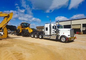 Giltner Heavy Haul Trucking: Expert Oversized Load Service