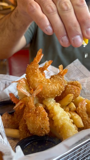 Squeeze, dip & enjoy! 😋 | Bubba Gump Shrimp Co.