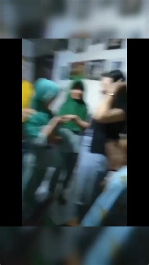 andreaslegi: "Jadi ade gua ini waktu lahir sama orang tua gua di titipin sama kerabat orang tua yg bisa di bilang udah jadi saudara, masuk umur 12 hari dari hari kelahiran mereka minta. Karna memang pasangan temen ortu belom punya keturunan. Niat ortu gua adalah membantu pasangan itu untuk dapat momongan istilah kata orang mah pake pancingan. Untuk jarak rumah ortu dan pasangan itu deket. KESEPAKATAN AWAL BERSAMA ADALAH MENGURUS BARENG BARENG TIDAK ADA EMBEL EMBEL LAIN. Awal nya masih normal nor