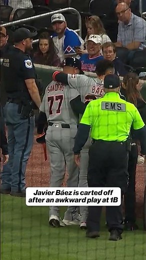 Javier Báez exited the game after an apparent injury 😲 #baseball