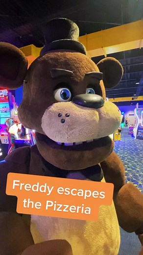 I love bringing Freddy into places he doesn’t belong lol Full video of Freddy at the Arcade is out on my YT today! #fnaf #cosplay #animatronic #fnafmovie #freddy #freddyfazbear #engineering #fivenightsatfreddy