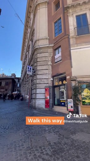 ⤵️ Want to discover more of Rome with us? Comment below with the words SECRET ROME and we’ll tell you how! 😉 Another one of those Rome hidden gems real close to a popular sight. Start from Campo de’ Fiori and after tasting a delicious pizza bianca in the Forno, head down to the corner of the square, towards the Cinema Farnese. You end up in Piazza del Biscione, which is already a super pretty place. But now look for a small gate which opens into a super little alley. So little, that it is not c