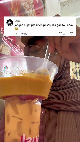 1️⃣ Kritik bukan serangan personal. Presiden adalah institusi publik yang digaji rakyat, sehingga kritik atas kebijakan merupakan hak dan mekanisme akuntabilitas. Yang dibahas bukan Prabowo secara individu, melainkan Prabowo sebagai Presiden. 2️⃣ Presiden ga menjalankan negara sendirian, ia punya struktur kekuasaan yang besar. Dalam kabinet Presiden Prabowo didukung oleh: \t•\t48 kementerian/lembaga \t•\t7 Penasihat Khusus Presiden (Keppres RI No. 140/P/2024) \t•\t7 Utusan Khusus Presiden (Keppr