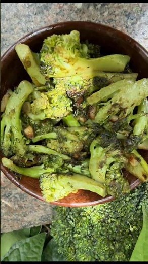 No More Boring Broccoli! Try This Garlic Pepper Broccoli Fry 🥦