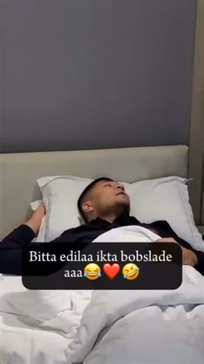 Komiljon obidjanov on Instagram: "Merry Christmas 🎁 The following is a natural Japanese translation of Chinese text in the image: ⸻ In Japan, researchers are making progress in efforts to convert everyday movements into clean energy ⚡ using smart pavements. These sidewalks are embedded with special piezoelectric materials, allowing passersby to gather kinetic energy by walking. When people walk, run, or jump, the surface of the road is slightly deformed and mechanical pressure is generated. Pie