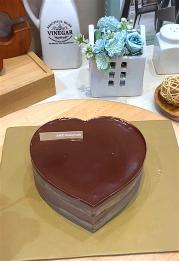 looking for a fun valentine activity? a baking date might be the one 🤎 this month’s menu is perfect for it!✨ dm me if you’re interested 💌 #baking #bakingdate #dateideas #valentine #abccookingstudio