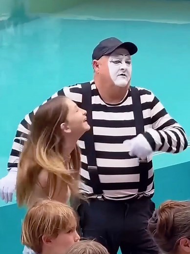 Tom The Mime Prank #tomthemime #mime #mimeartist #funartist #bestreactionprank #funvibes #lol #thebestoftom #fyp #foryou #foryoupage❤️❤️