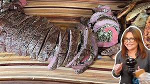 Looking for a special menu for the holidays? Rach has you covered with a steakhouse-inspired dinner! She takes a butterflied beef tenderloin and stuffs and rolls it up with garlic, walnuts, herbs and blue cheese. RECIPE: https://rach.tv/32yGMva | Rachael Ray Show