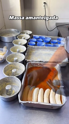 Derval Pereira on Instagram: "Massa amanteigada #bolo #padaria #confeitaria #cake #coffee"