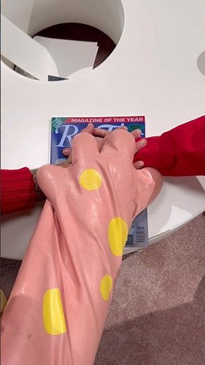 5pm tomorrow 👀🎄🎅🏻