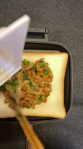#納豆 × #チーズ の #ホットサンド。チーズは正義。#納豆レシピ #納豆アレンジ #natto #natto #मैन #낫토 #レシピ #レシピ動画