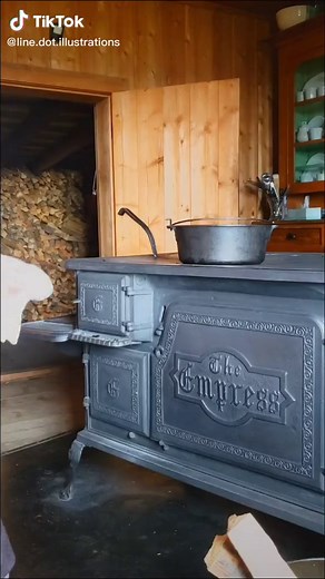 Creamy Potato & Leek Soup: Vintage Victorian Cooking on a Rainy Day