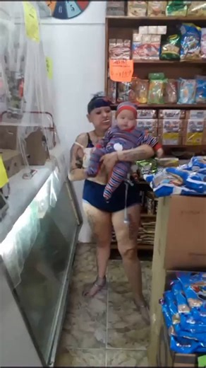 LA CHABONA on Instagram: "Bueno atodas mis gentes aca les dejo los re bideos de cuando mi rey juniors era re bebe hay tenia como 3 o 4 meses siempre yo lo tube echo y vien vestido como un rey con los mejores conjuntos ya desde cuando nacio miren lo que era mi bebote mas precioso mi tesorito facheritoo de mami ay estabamos en el comercio de mi barrio el primer dia de que abrio mi amigo escososa yyo con mi juniors asiendole canges y publicidad estos bideos con mi guachin juniors son inolbidables💜