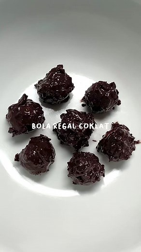 Cemilan Simple: Bola-Bola Coklat Regal yang Lezat