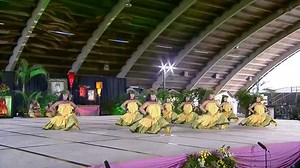 E nānā mai i kēia hula kahiko a nā wahine o Hālau Hi‘iakaināmakalehua, ma lalo o nā Kumu Hula Robert Ka‘upu IV & Lono Padilla, "Pau Ke Aho I Nā Kahawai Lau O Hilo". Ma kekahi mahele o ka moʻokaʻao ʻo Hiʻiakaikapoliopele, koho ʻo ia i ka holo i ō ka ululāʻau weliweli, kahi e noho ai ʻo Panaʻewa, he moʻo nui ʻino. I loko o kona ʻike leʻa i ka nui hakakā a paio e pono ana, kia ikaika ʻo ia ma ke kuleana e hoʻokō ʻia. Oiai kākou i loko o kēia wā ʻīnea e hoʻoluhi, no nā wāhine o Hiʻiakaināmakalehua, 