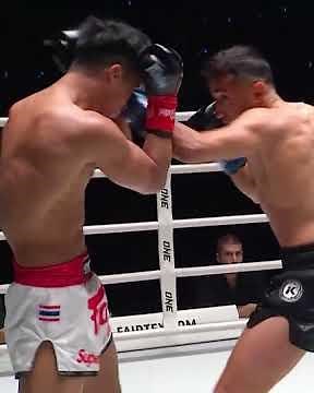 When Superbon unleashed a head kick knockout for the ages 🤯