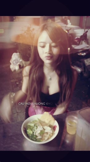 Bon Chen Đăng Hình Showcase Trên XH