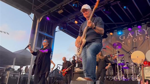 Lt. Dan (Gary Sinise) got a conga line going in Breezy Point tonight for Rockaway Warriors Weekend | Rockaway Times