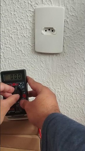 This is how you measure voltage at an outlet (safe and simple)⚠️⚡
