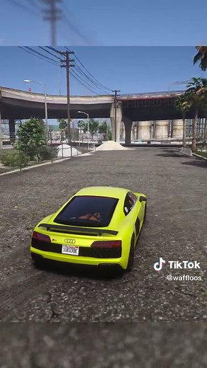 Daring Stunt Jumps to Evade Police in GTA 5 RP Gameplay