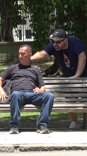 Na arte da vida eu sou o Rei. Na arte de rua eu sou da zoeira 😂 Fiz logo a minha arte nessa linda camisa! #meme #comedia #pegadinha