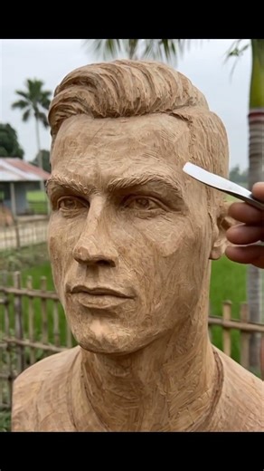 Ronaldo Fans Must See This Wooden Art!