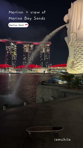 Where to see Merlion + View of Marina Bay Sands Hotel? Go to Merlion Park in Singapore. #travel