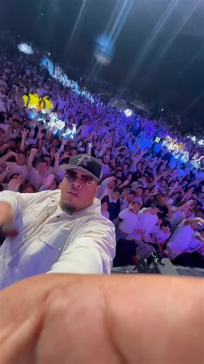 Casa De Dios on Instagram: "Estamos a una semana de vivir Lumination, una noche donde adoraremos juntos a Dios y seremos luminares en medio de la oscuridad. ✨💡 Te esperamos el viernes 31 de octubre a las 8:00 p.m. en Casa de Dios. Ven con tus amigos y familia. Entrada gratuita. ¡No te lo pierdas! 🤩"