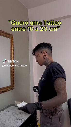 Diferenças entre tatuagens de 10 cm no braço