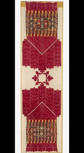 Moroccan textiles,have a long Heritage..African Berbers had their own forms of textiles which were then influenced by Arabic islamic culture and later Jewish and European styles .Textiles were made by women who were taught this art very early in life.What defines Moroccan textiles is embroidery .Moroccan women tend to favour geometric and abstract patterns.Chosen for their aestheic value of symmetry and harmony ..Some beautiful Moroccan embroidery which l have been enamored with for a long time.