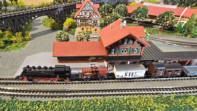 MARKLIN Z-SCALE #8896, 2-8-2 STEAM LOCOMOTIVE & #82504, 4-Car Set LNIB | eBay