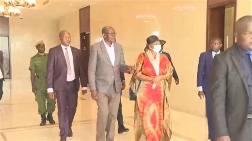 Zimbabwe VP Mohadi in Zambia to Honor Liberation Heroes By Chansa Kunda Zimbabwean Vice President Kembo Mohadi has arrived in Zambia for a working visit focused on honoring fallen Zimbabwe People's Revolutionary Army (ZPRA) combatants. Mr. Mohadi touched down at 13:00 hours at the Presidential Pavilion of Kenneth Kaunda International Airport in Lusaka. Speaking to ZNBC News, he emphasized that his visit is dedicated to paying tribute at mass burial sites that hold deep historical significance in