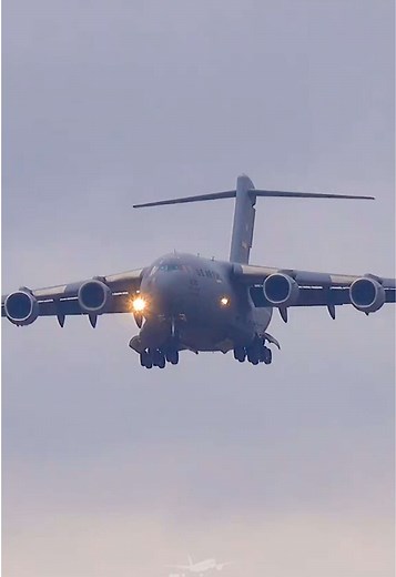 🇺🇸U.S. Air Force C-17 Globemaster III loud close-up landing at Munich Airport 🇩🇪 —————————————#militarylife #usairforce #planespotting #usarmy #c17