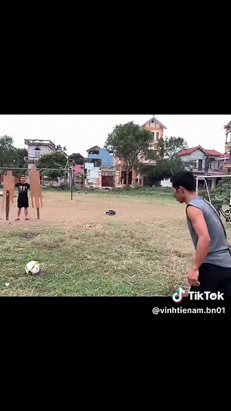 Côn Tiền Đình: Kỹ Năng Bóng Đá Đỉnh Cao