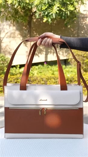 Lovevook Tanzania | Handbags & Backpacks on Instagram: "… 𝐑𝐄𝐒𝐓𝐎𝐂𝐊𝐄𝐃 𝐑𝐄𝐒𝐓𝐎𝐂𝐊𝐄𝐃 𝐑𝐄𝐒𝐓𝐎𝐂𝐊𝐄𝐃 𝐁𝐄𝐒𝐓 𝐒𝐄𝐋𝐋𝐈𝐍𝐆 𝐓𝐎𝐓𝐄𝐁𝐀𝐆 𝐅𝐎𝐑 𝐖𝐎𝐌𝐄𝐍 🔥🔥🔥 𝐓𝐮𝐧𝐚𝐤𝐮𝐥𝐞𝐭𝐞𝐚 𝐕𝐚𝐫𝐯𝐚𝐫𝐚 𝐓𝐨𝐭𝐞𝐛𝐚𝐠 𝐤𝐮𝐭𝐨𝐤𝐚 𝐋𝐨𝐯𝐞𝐯𝐨𝐨𝐤, 𝐇𝐚𝐧𝐝𝐛𝐚𝐠 𝐲𝐚 𝐤𝐢𝐤𝐞 𝐢𝐥𝐢𝐲𝐨𝐭𝐞𝐧𝐠𝐞𝐧𝐞𝐳𝐰𝐚 𝐤𝐢𝐬𝐚𝐬𝐚 𝐤𝐚𝐛𝐢𝐬𝐚 𝐲𝐞𝐧𝐲𝐞 𝐤𝐮𝐤𝐢𝐝𝐡𝐢 𝐦𝐚𝐡𝐢𝐭𝐚𝐣𝐢 𝐲𝐚 𝐦𝐭𝐮𝐦𝐢𝐚𝐣𝐢. ✅ Imetengenezwa kwa materials yenye uwezo wa kustahimili maji ( Water-resistant mater