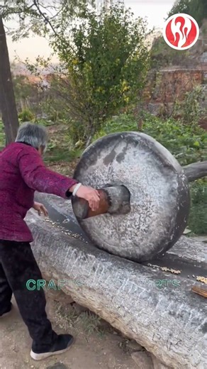 Stone roller | Rolling back and forth to compact the stone roller