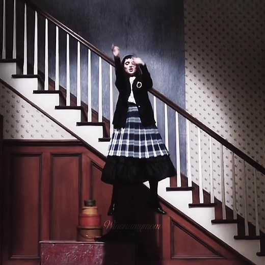 Winona Ryder - Dancing Queen