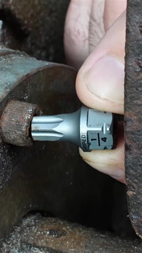 Designed for tight access areas, the GripEdge RPT Dual Action Driver (DAD) comes in both Hex and Star. It is 22mm in length and dual drive. You can use either a 1/4 ratchet or an 11mm and 7/16 wrench to use it. #mechanic #handtools #automotive #enginerepair #GripEdge | GripEdge Tools