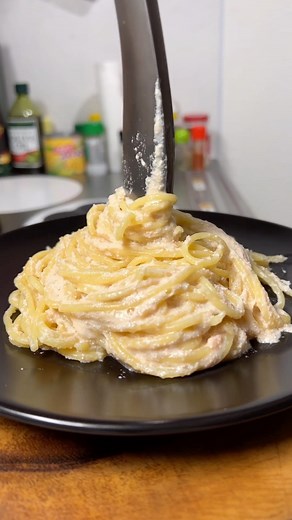 Seasoned cod roe cream pasta. Usually, raw cod roe and pasta are combined. In the video, I overheated the cod roe and lost its flavor. 加熱されすぎたタラコパスタ🍝。 風味飛んでますので、たらこは生で 後入れが良いです。 加熱されすぎた明太子パスタ🍝 | kenty_cook
