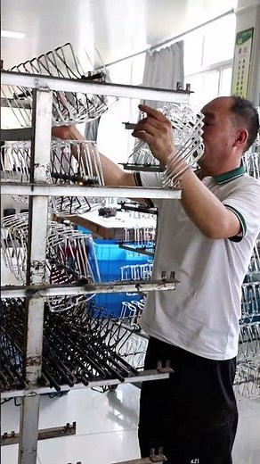 Eyeglass Factory: Taking Down Painted Frames, Strictly Controlling Production Details