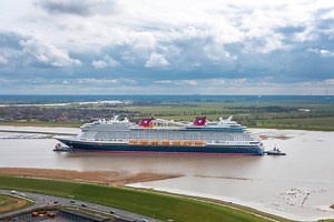 Disney Wish departs Meyer Werft shipyard on its way to open water for the first time | Chip and Company