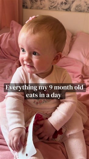 Everything my 9 month old eats in the day 🥹💗 First time I have started her on 3 meals and she absolutely LOVED it - was definitely needed to add that third meal in. I hope you enjoy 🥰 . . . #9monthold #babyfood #babyledweaning #fyp