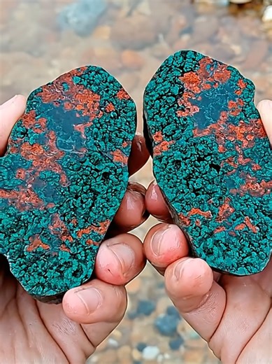 Exploring the Beauty of Jade Stone: Emerald Green Gem